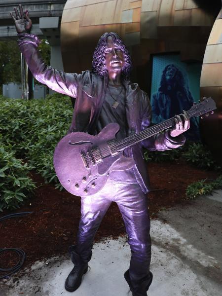 Chris Cornell ganha estátua em Seattle - Ken Lambert/The Seattle Times via A - Ken Lambert/The Seattle Times via A