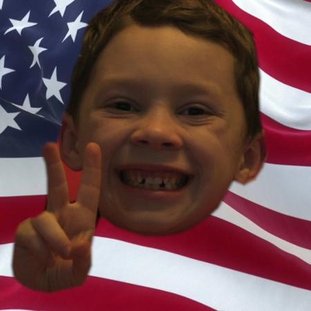 Expressões faciais de Gavin Thomas, de oito anos, foram transformadas em fotos, gifs e memes - Reprodução