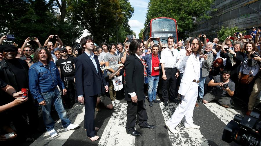 Fãs de Beatles comemoram 50 anos da imagem de Abbey Road - Reuters/Henry Nicholls