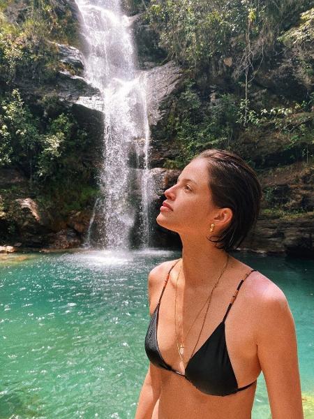 Agatha Moreira, em cachoeira na Chapada dos Veadeiros - Reprodução/ Instagram