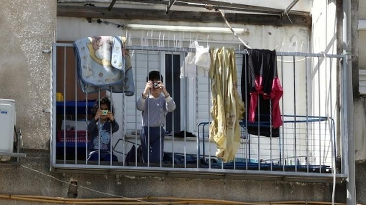 Uma forma de minimizar o estresse infantil é as famílias conseguirem criar algum tipo de rotina previsivel, dentro das limitações atuais - Reuters - Reuters