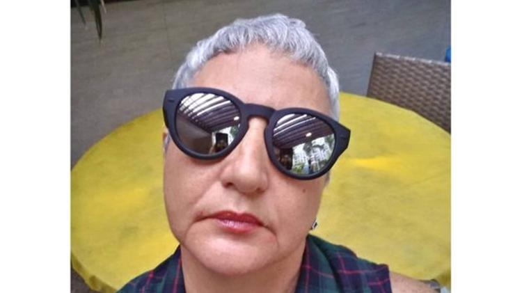 'Nesse tempo minha visão piorou muito. Tenho sentido muita dificuldade para ler, assistir televisão e até para realizar algumas tarefas do dia a dia', relata Eliane Oldrini - Arquivo pessoal - Arquivo pessoal