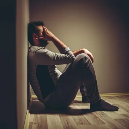 Perfil Triste Do Homem, Homem Escuro Do Indivíduo Na Depressão
