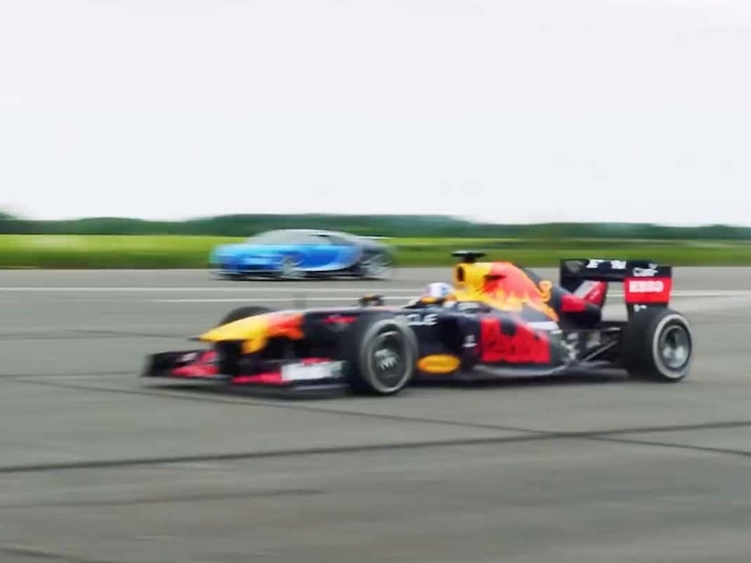 Bugatti Chiron vs Carro de F1 da Red Bull: CORRIDA DE ARRANCADA