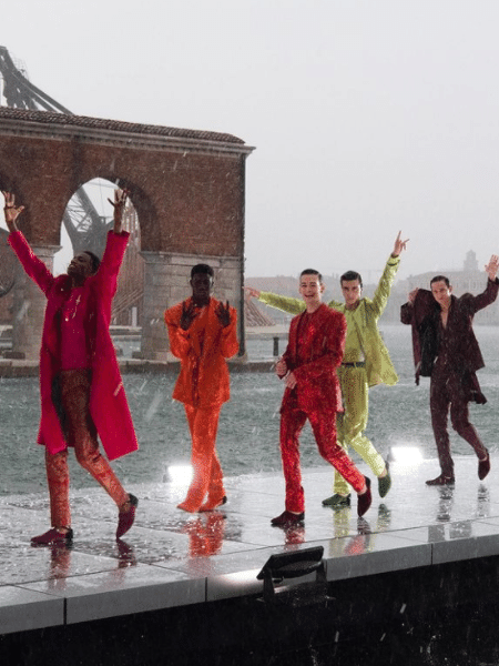 Chuva de granizo interrompeu o desfile da Dolce & Gabbana em Veneza na segunda (30) - Reprodução/Instagram