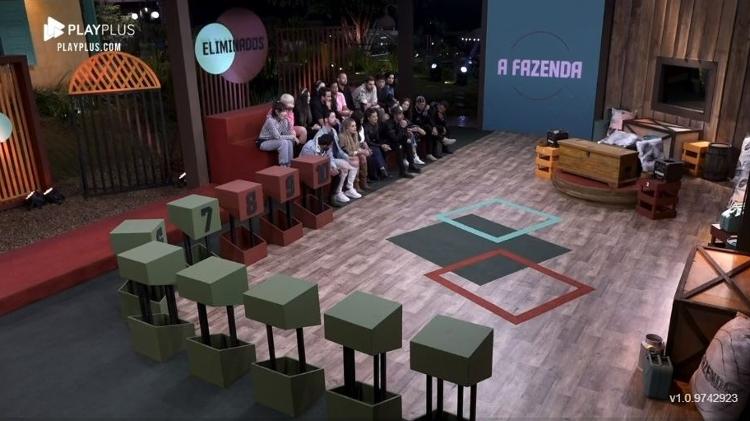A Fazenda 2021: Peões reunidos para dinâmica do báu - Reprodução/Playplus - Reprodução/Playplus