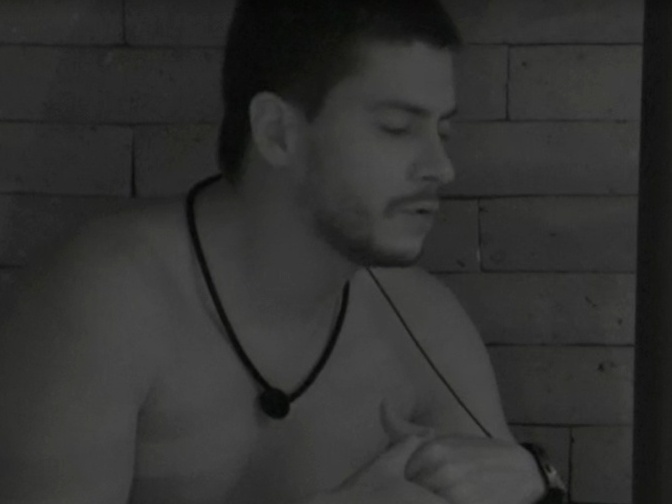 'Há oito semanas', Arthur aponta perseguição dos moradores do lollipop