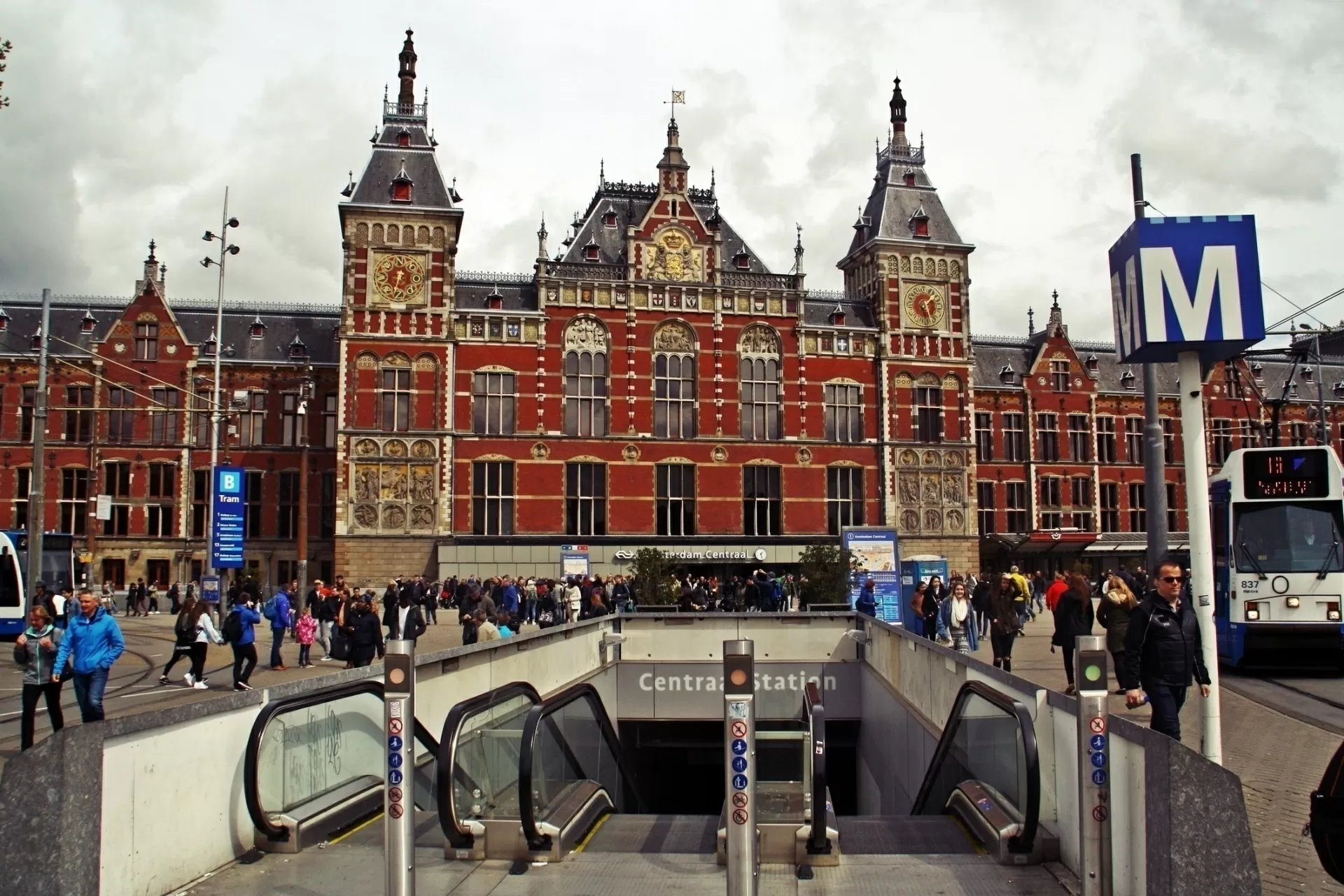 Amsterdam Centraal, a estação central de Amsterdã - angeluisma/Getty Images