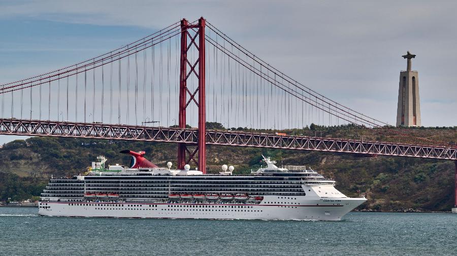 Navio da Carnival Cruise em Portugal - Horacio Villalobos/Corbis via Getty 