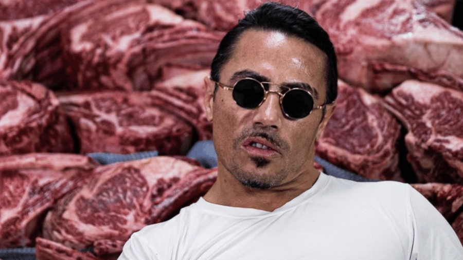 O chef-celebridade Salt Bae, dono da churrascaria favorita dos famosos por seus bifes folheados a ouro, a Nusr-Et Steakhouse - Reprodução/Instagram