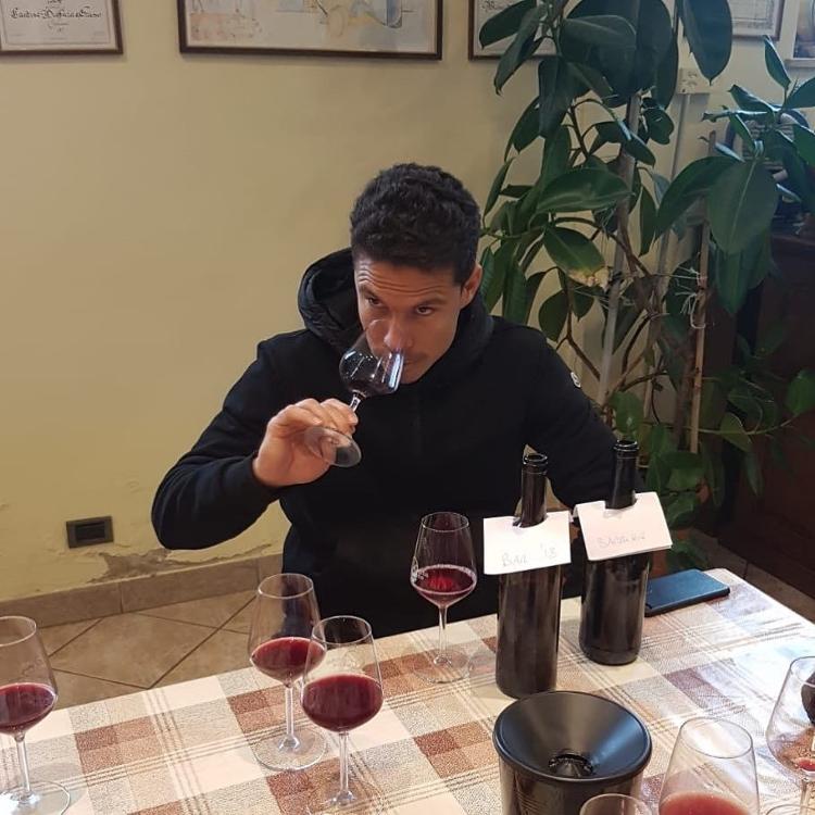 Hernanes se apaixonou por vinhos na Itália - Reprodução/Instagram - Reprodução/Instagram