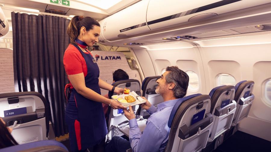 Mais de um milhão de pessoas votaram para reconhecer a diversidade e a riqueza gastronômica da América do Sul disponíveis no serviço de alimentação e bebidas a bordo do grupo Latam Mais de um milhão de pessoas votaram para reconhecer a diversidade e a riqueza gastronômica da América do Sul disponíveis no serviço de alimentação e bebidas a bordo do grupo Latam
