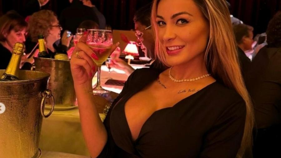 Andressa Urach grava com homens com nanismo - Reprodução/Instagram