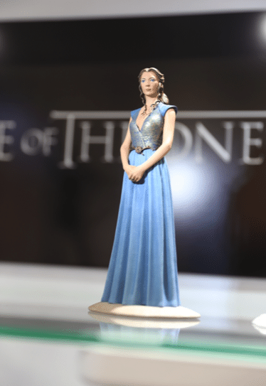A rainha Margaery Tyrell, que andou passando maus bocados na última temporada de "Game of Thrones", volta com toda pompa e majestade em sua versão miniaturizada na Comic-Con - Reprodução/Twitter oficial/@GameofThrones