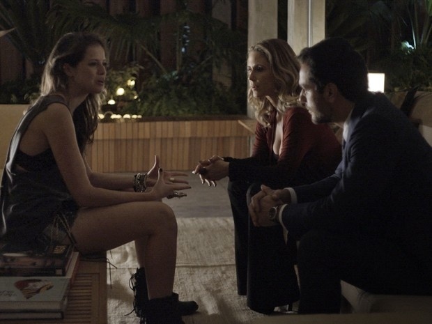 "Quando comecei a trabalhar no figurino da novela, notei que o texto deixava tudo muito claro. Haviam muitas informações sobre sua personalidade forte", conta a figurinista da trama Ellen Milet. "O desejo do diretor de núcleo Mauro Mendonça Filho foi outro fator importante para compor essa patricinha rock n' roll" - Divulgação/Globo