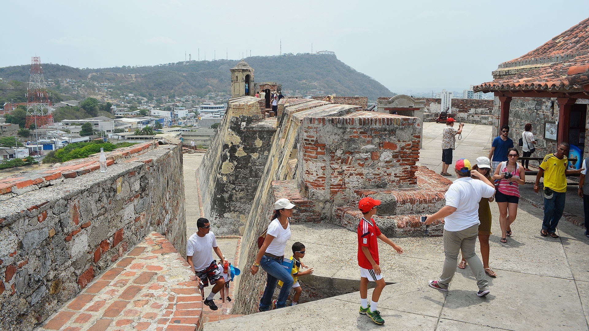 A vista panorâmica da cidade lá do alto compensa os degraus e ladeiras do caminho - Denise de Almeida/UOL