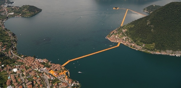 A obra conecta diversas margens do lago de Iseo, no norte da Itália - Wolfgang Volz/Floating Piers