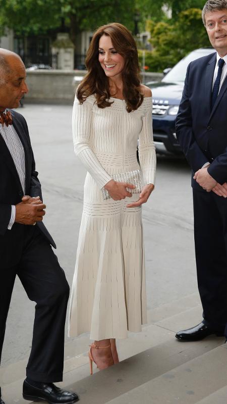 Kate Middleton usou vestido off-white em jantar beneficente no Museu de História Natural - Getty Images
