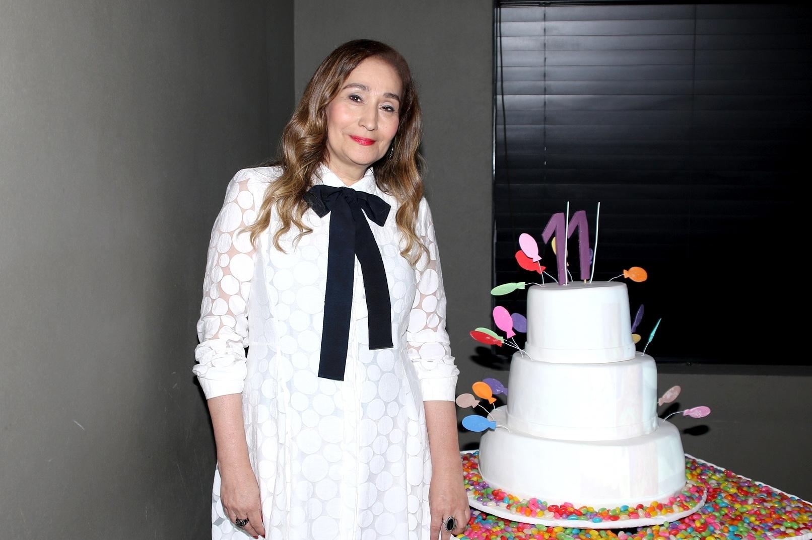 Sonia Abrão ganha festeja 11 anos do programa "A tarde é Sua" como bolo em pizzaria de São Paulo - Thiago Duran/AgNews