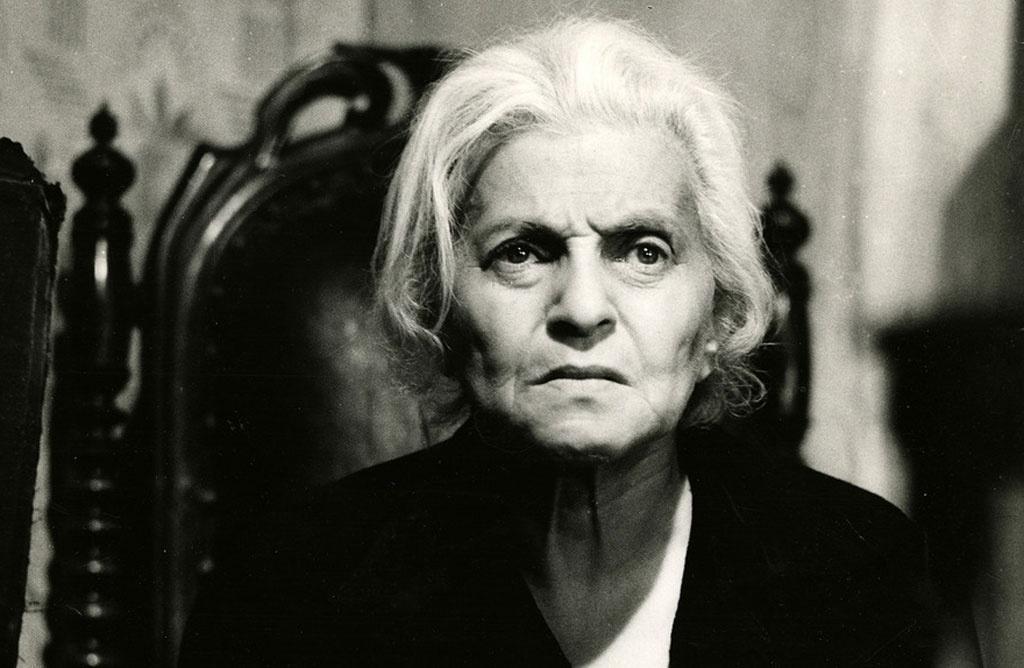 Ida Kaminska em cena no filme "A Pequena Loja da Rua Principal" (1965) - Reprodução