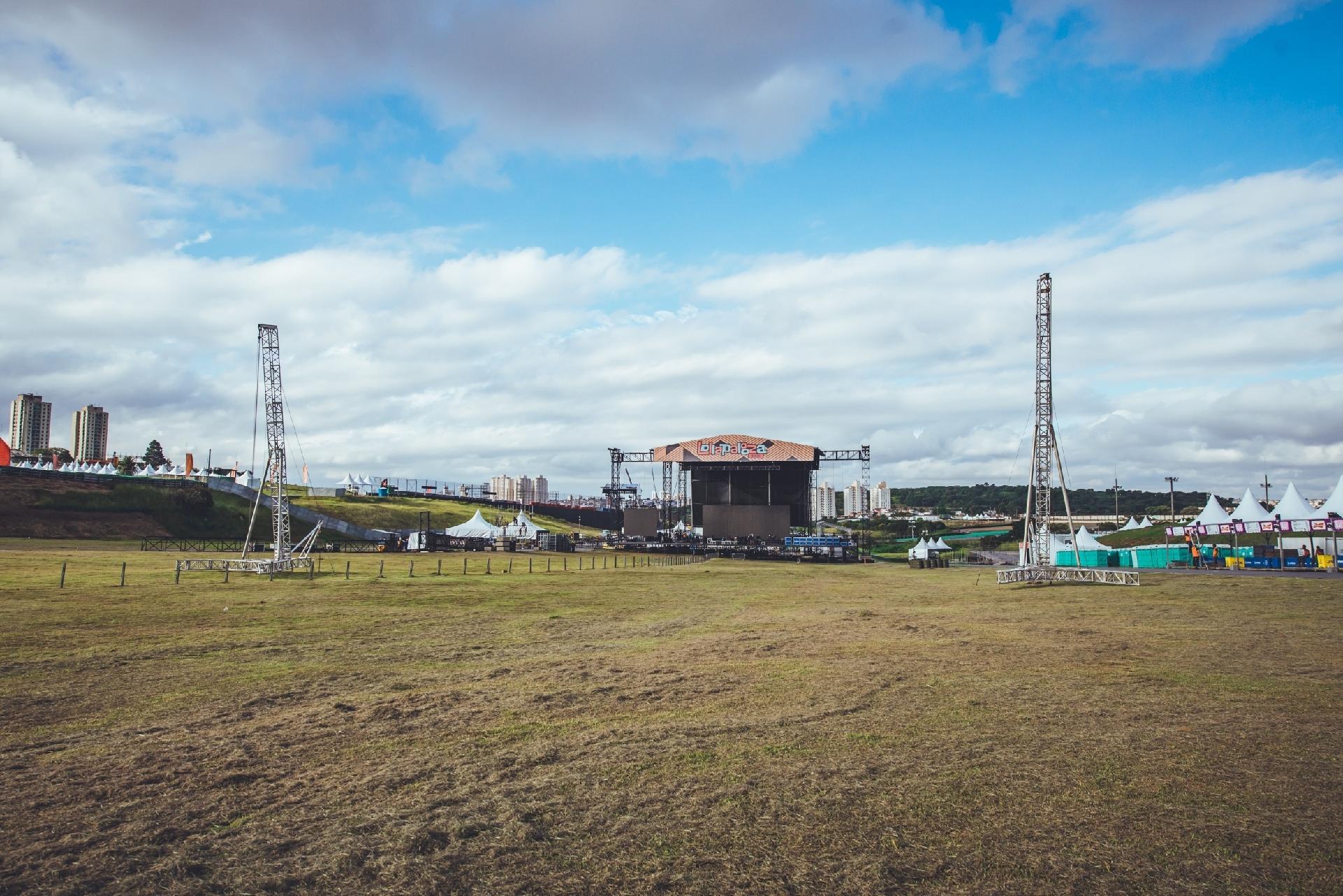 Montagem do festival Lollapalooza Brasil 2018, no Autódromo de Interlagos - Camila Cara/Divulgação