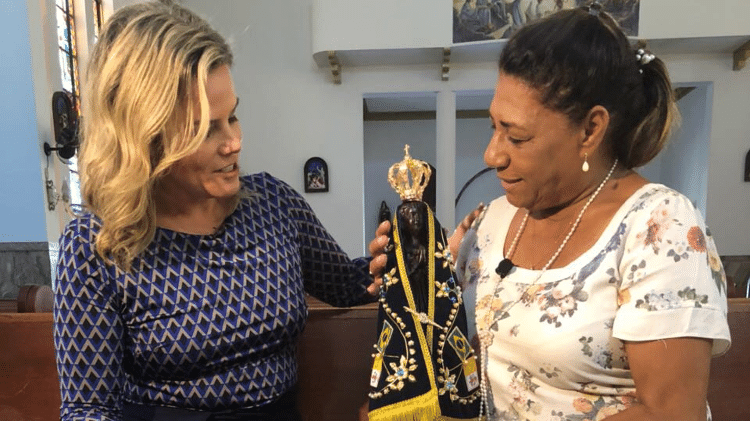 Maria Cândida entrevista Marinete da Silva, mãe de Marielle Franco, para seu programa "Manhã Leve", da TV Aparecida - Divulgação - Divulgação