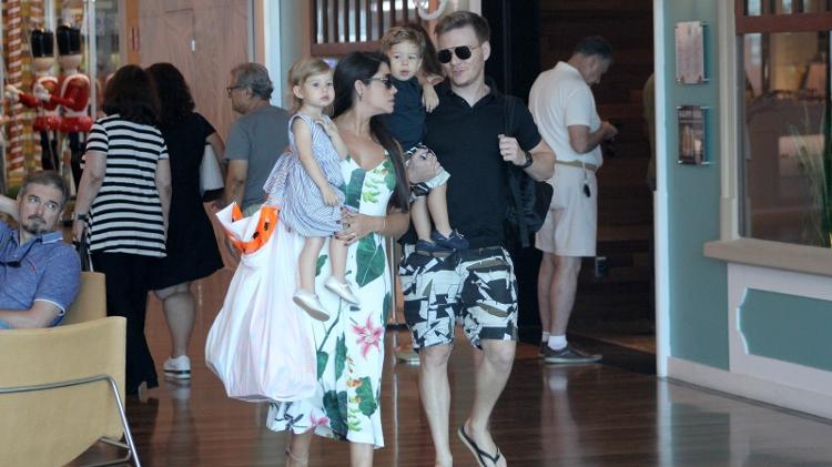 Thais Fersoza e Michel Teló. com os filhos, Melinda e Teodoro - J.Humberto/AgNews - J.Humberto/AgNews