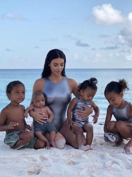 Kim Kardashian com os quatro filhos - Reprodução/Instagram