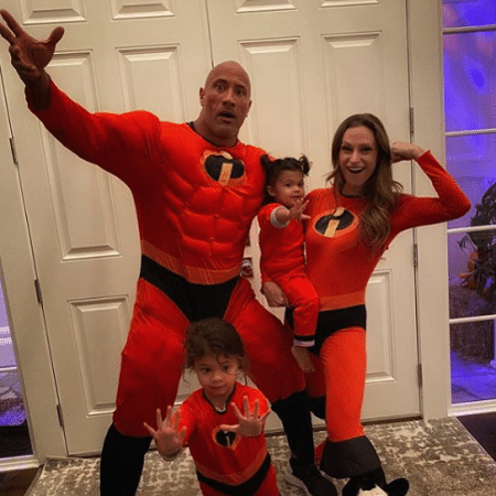 The Rock e família encarnam Os Incríveis em festa - Reprodução/Instagram