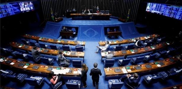 Dos 81 parlamentares em exercício no Senado, apenas 12 são mulheres (menos de 15%)