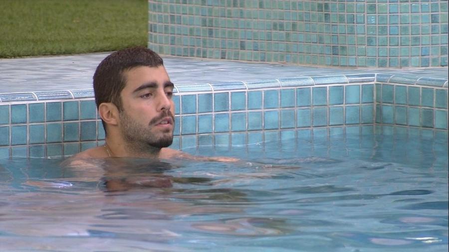 BBB 22: Pedro Scooby reflete sobre paredão na piscina - Reprodução/ Globoplay