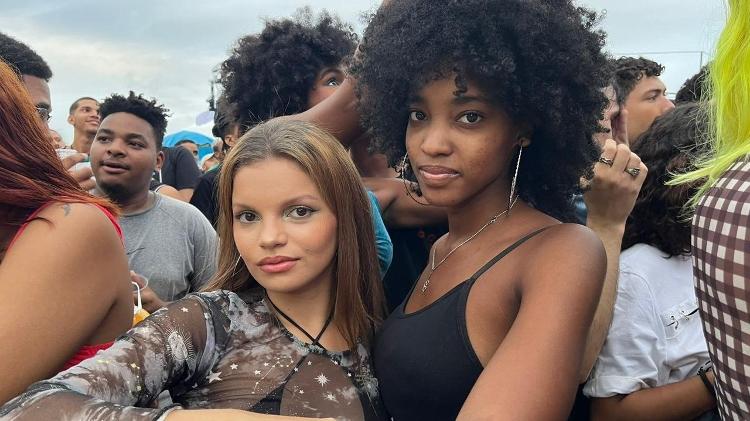 A estudante de jornalismo Alice Dutra, 19, e a atriz Giovanna Souza, 20, prestigiaram o TIM Music Rio