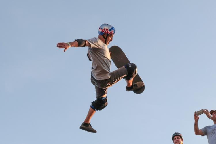 Mineirinho faz demonstração no halfpipe montado no João Rock