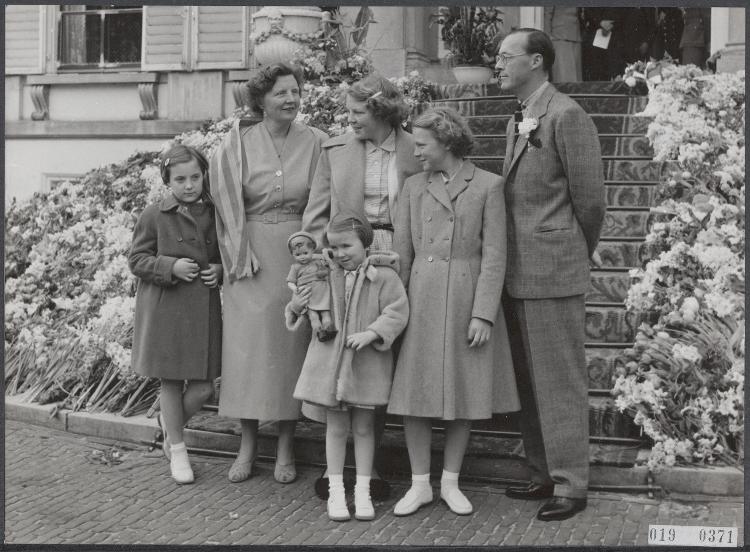 A família real durante a festa, em 1953 A família real durante a festa, em 1953