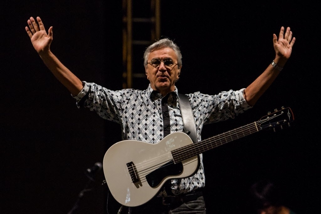 21.jun.2015 - Encerrando a Virada Cultural, Caetano Veloso atrai grande público para o palco Julio Prestes, na região central de São Paulo. - Carla Carniel/Frame/Estadão Conteúdo