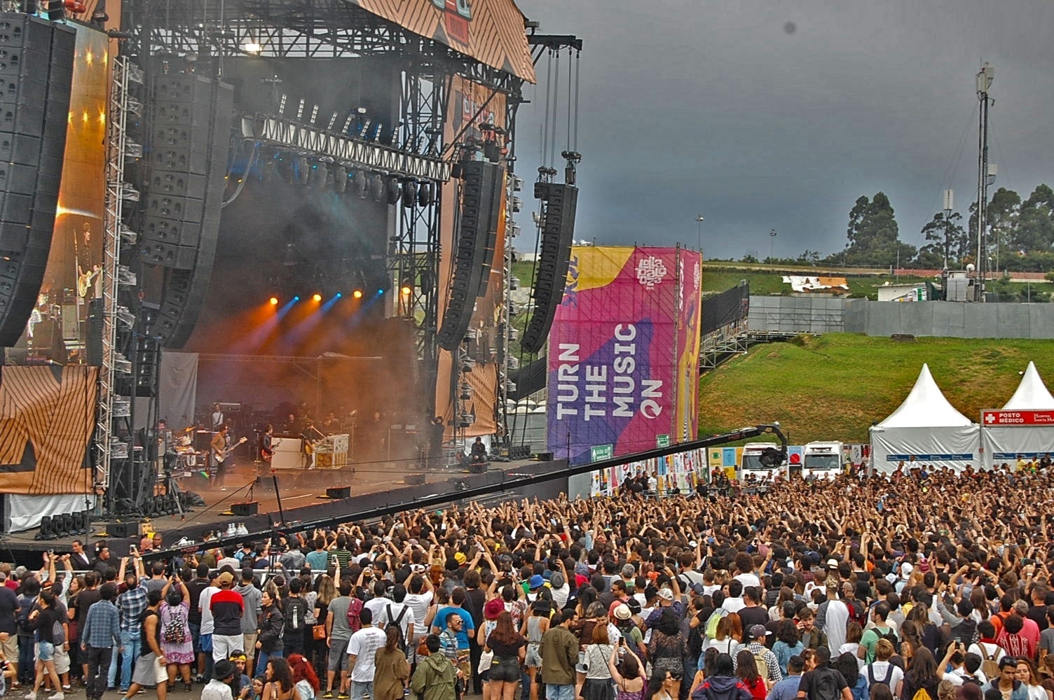 13.mar.2016 - Público durante show da banda Noel Gallagher's High Flying Birds dia do Festival Lollapalooza Brasil 2016, no autódromo de Interlagos na zona sul de São Paulo - JOÃO VICTOR VIEIRA/FUTURA PRESS/FUTURA PRESS/ESTADÃO CONTEÚDO