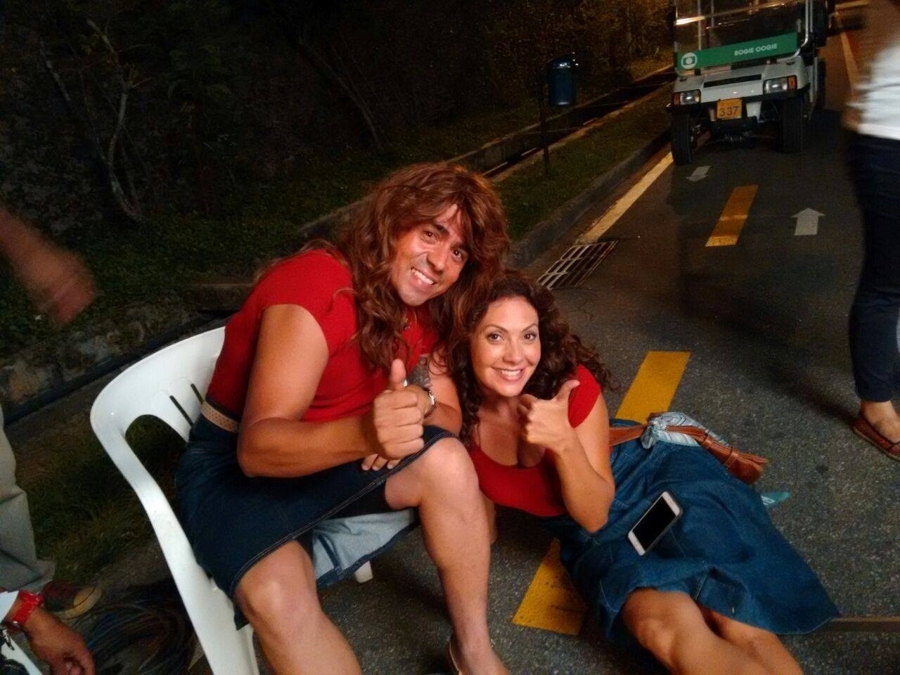 O dublê José Mendes posa com Fabiúla Nascimento nos bastidores da novela "Boogie Oogie" - Reprodução/Facebook/Dirceu Dublês
