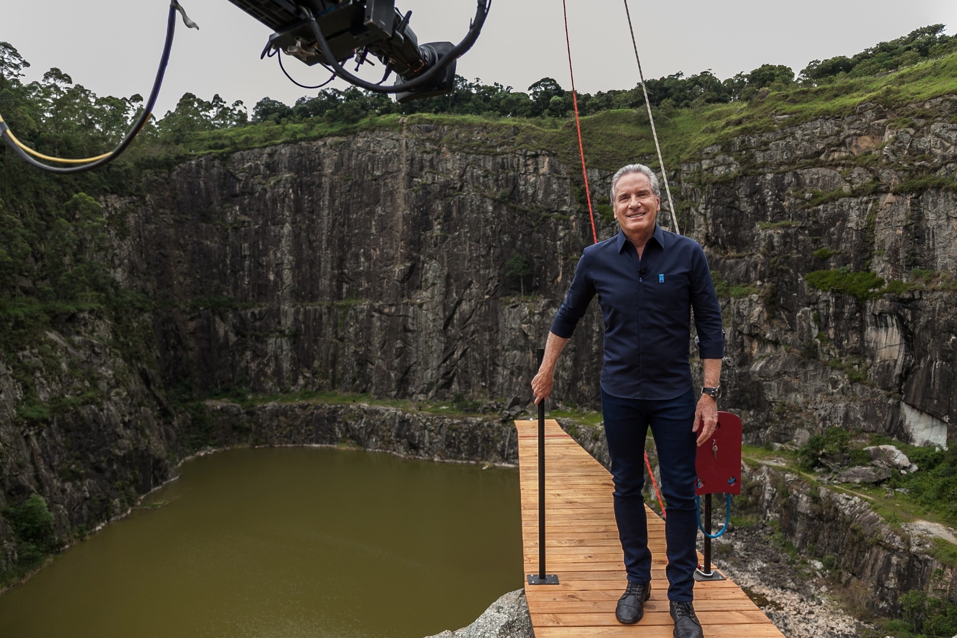 Roberto Justus grava o reality em uma pedreira em São Paulo - Divulgação/Record
