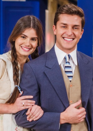 Romeu (Klebber Toledo) e Mafalda (Camila Queiroz) em "Êta Mundo Bom!" - Artur Meninea/Divulgação/TV Globo - Artur Meninea/Divulgação/TV Globo