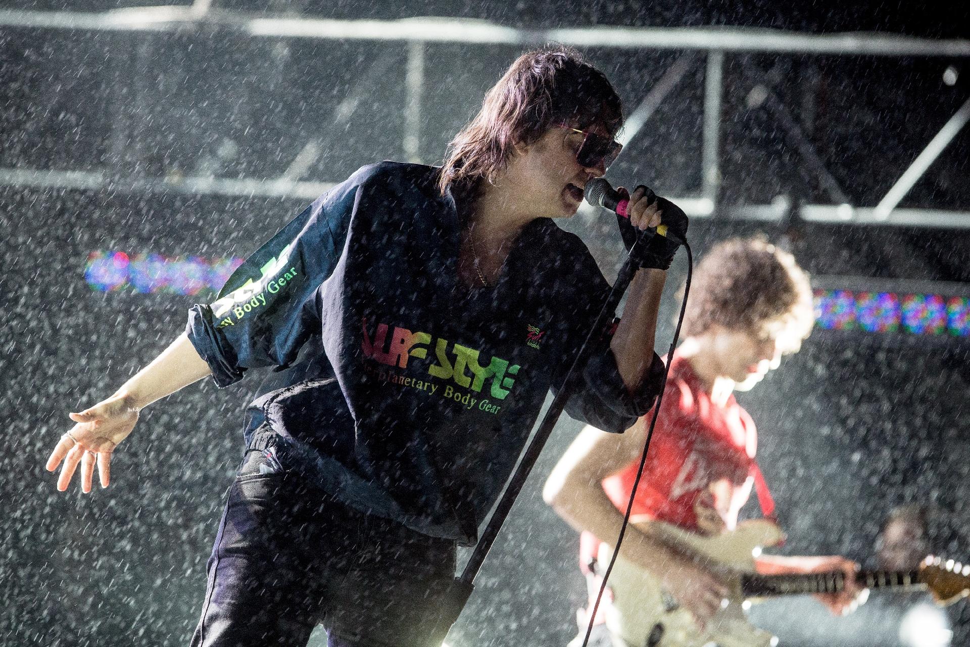 A banda Strokes encerrou o segundo dia do Lollapalooza no palco Skol com um show repleto de hits - Keiny Andrade/Folhapress