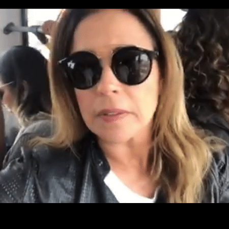 Daniela Mercury em ônibus de aeroporto - Reprodução/Instagram