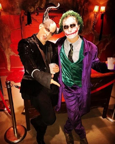 Crossover de universos: Paulo Gustavo vai à festa vestido de Malévola enquanto o amigo Marco Luque capricha no visual do Coringa - Reprodução/Instagram