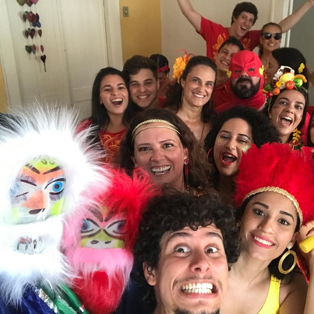 Fátima Bernardes e o namorado, Túlio Gadêlha, posam com amigos em Olinda - Reprodução/Instagram