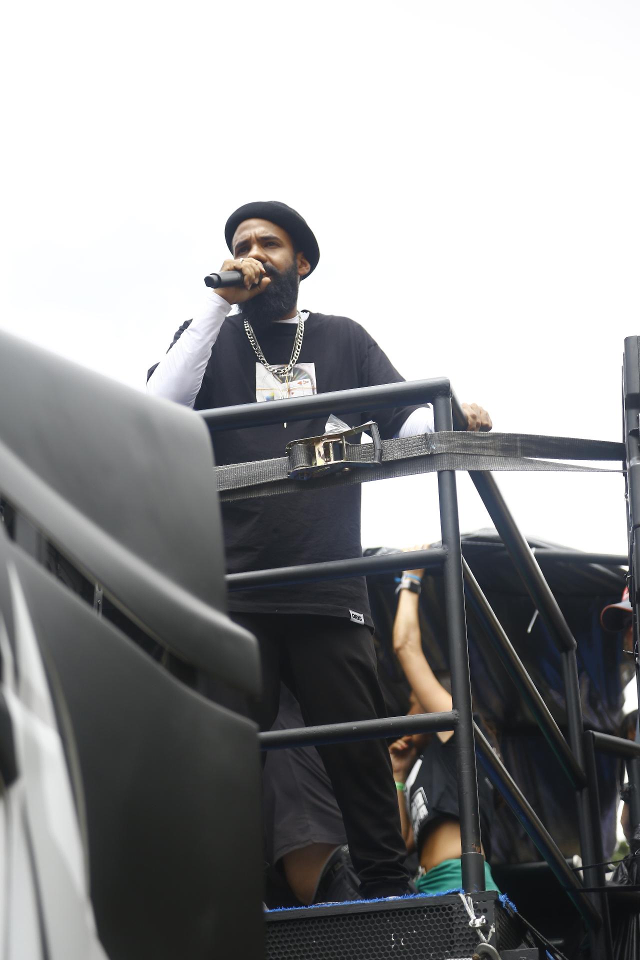 Baiana System lota avenida 23 de Maio, em São Paulo, neste sábado (17) de pós-Carnaval - Guilherme Zauith/UOL