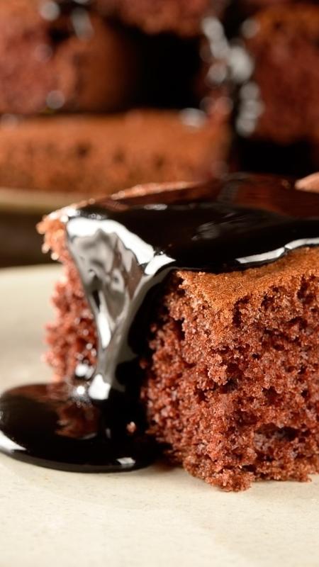 BOLO DE CHOCOLATE FÁCIL E BARATO