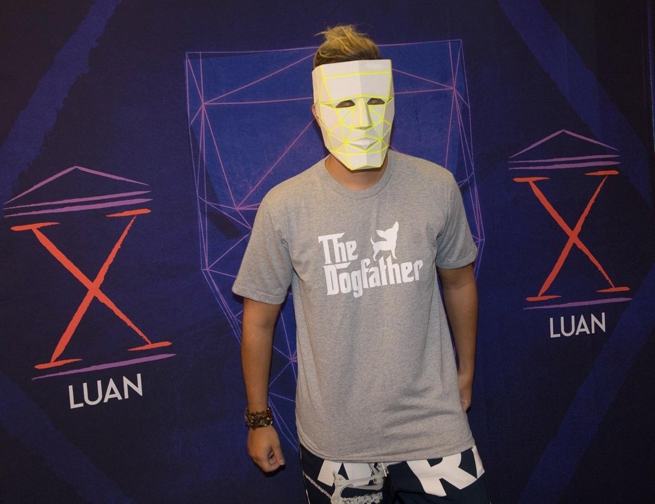 Luan Santana estreia turnê "Ano X" em São Paulo e intriga fãs com máscara - Francisco Cepeda/AgNews