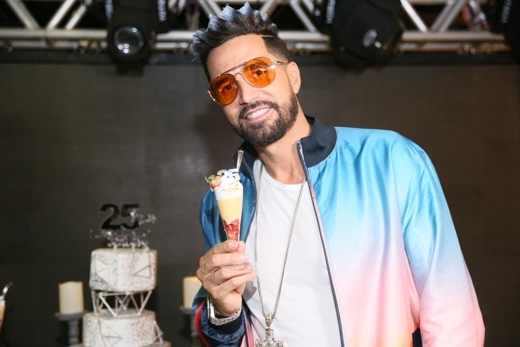 Latino comemora seus 25 anos de carreira com uma festa no Rio de Janeiro - Anderson Borde e Daniel Pinheiro/AgNews