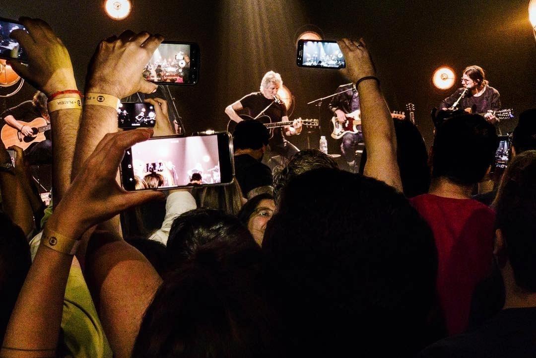Roger Waters canta durante gravação do "Fantástico" - Facebook Roger Waters