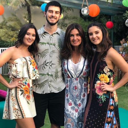 Fátima Bernardes com os filhos Laura, Vinícius e Beatriz, que comemoram 23 anos hoje - Reprodução / Instagram