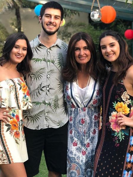Fátima Bernardes com os filhos Laura, Vinícius e Beatriz - Reprodução / Instagram